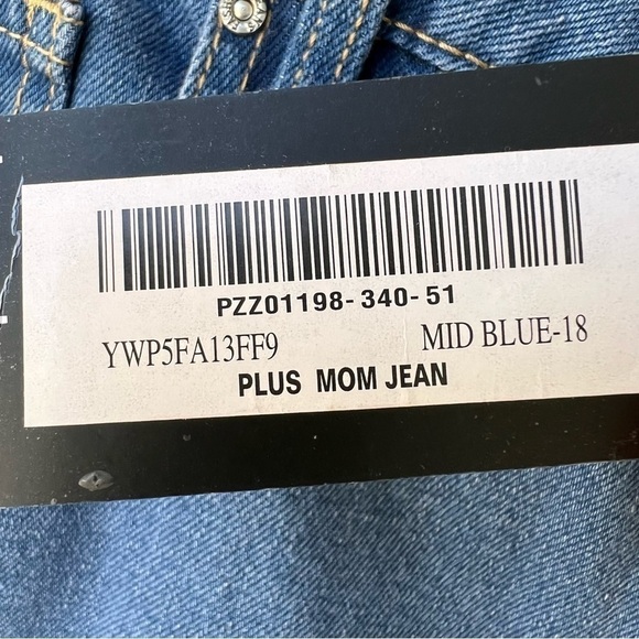 CLEARANCE BOOHOO MOM JEANS MEDIUM WASH SIZE 14 NWT - Picture 7 of 8